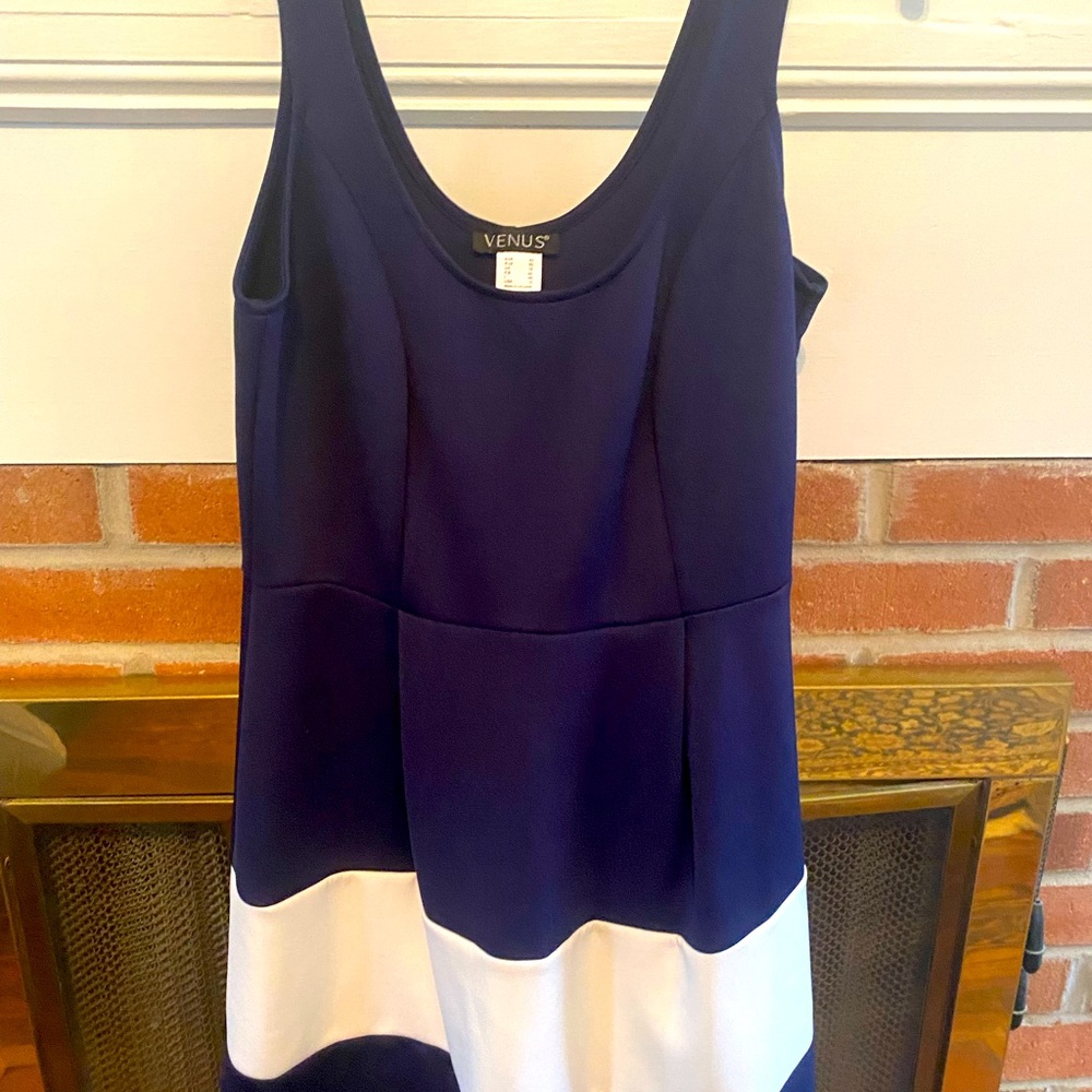 Perfect dress for boating! Very comfy.